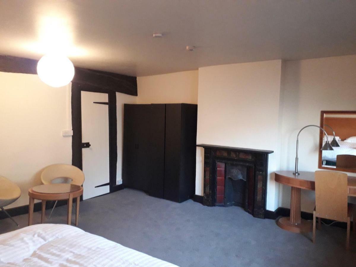 The Red Lion Apartment Newent ภายนอก รูปภาพ